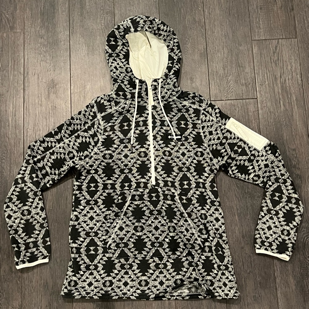 NWOT Columbia 1/4 Zip Sweater Hoodie M Warm Women size Medium aztec geometric